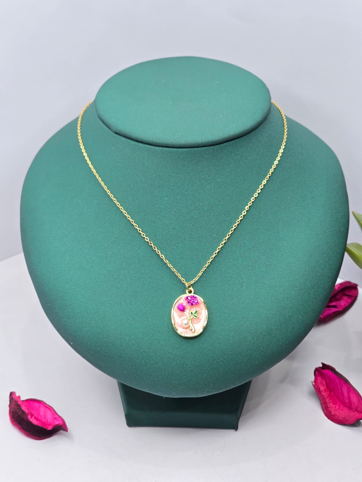 Hypoallergenic necklace