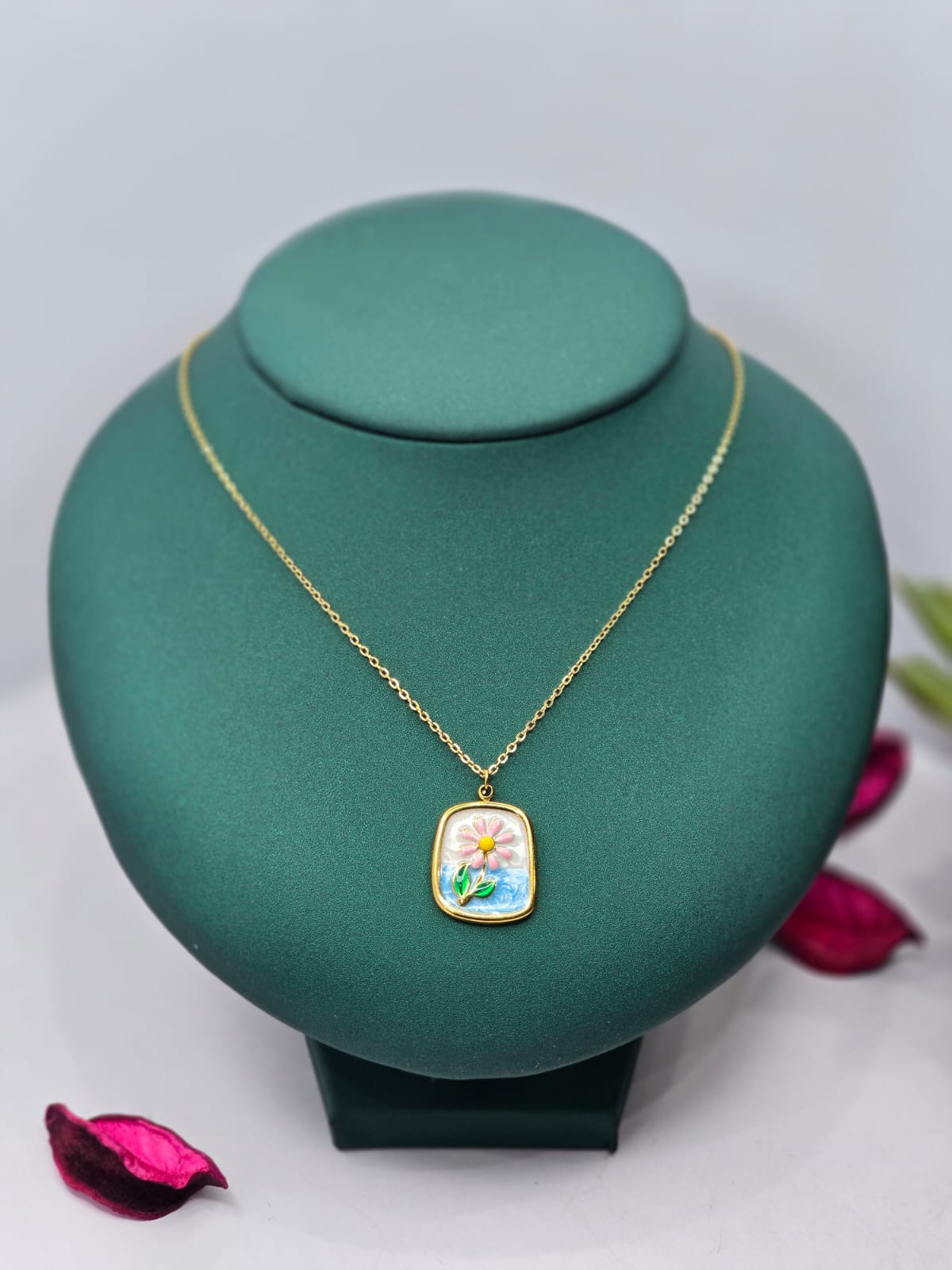 Hypoallergenic necklace