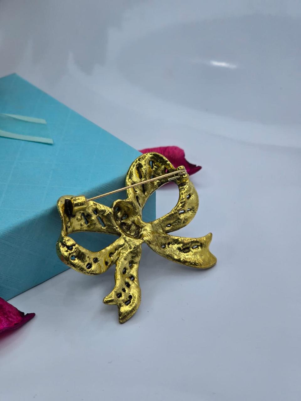 bow brooch