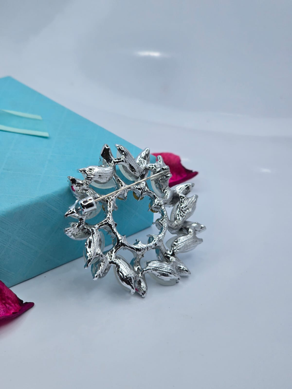 Brooch Round B
