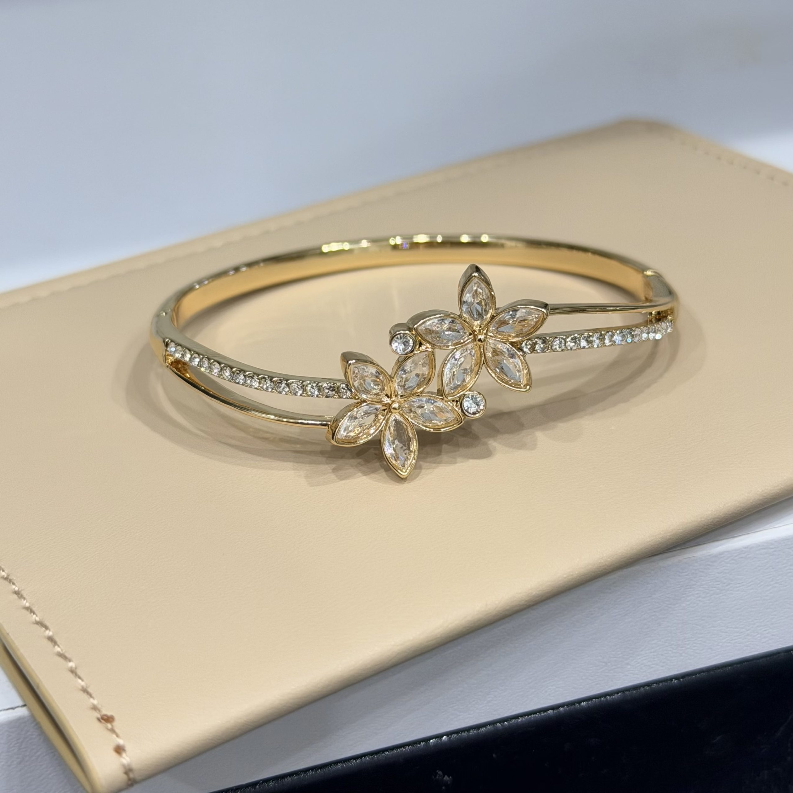 Gold bangle