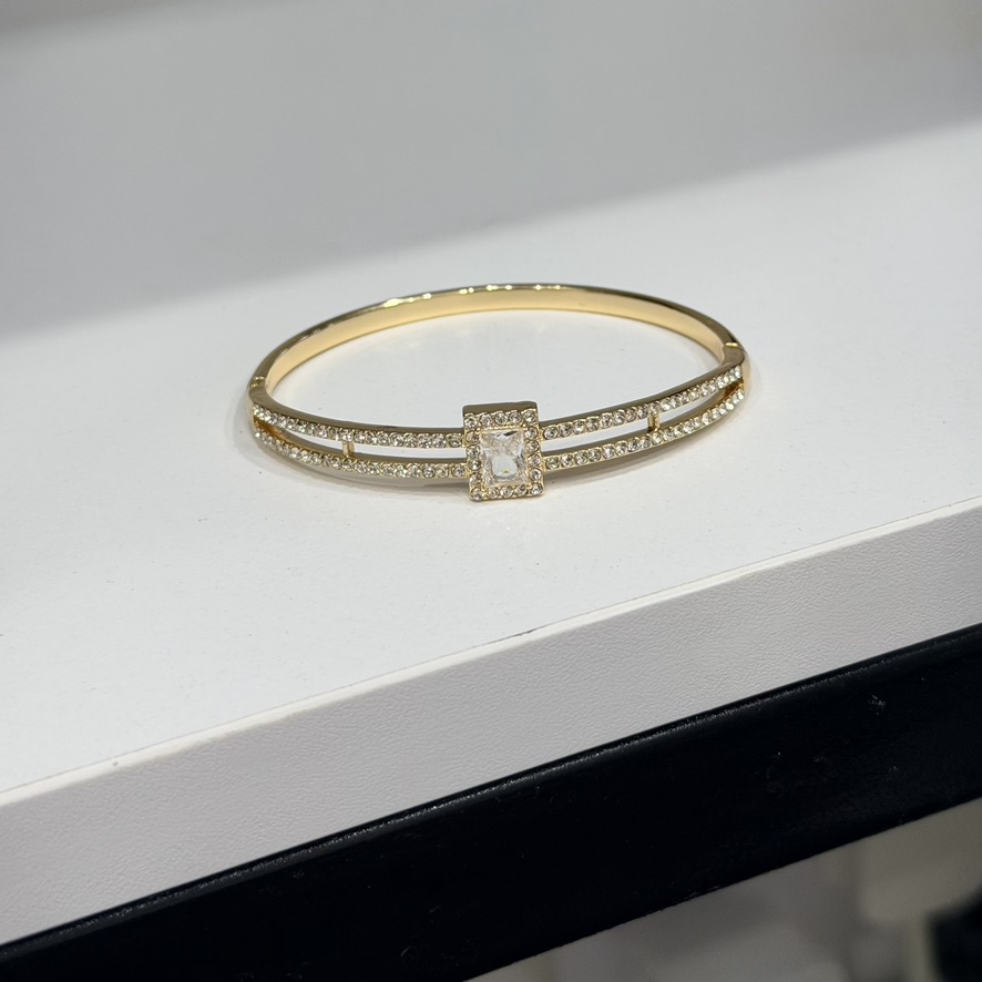 Gold bangle