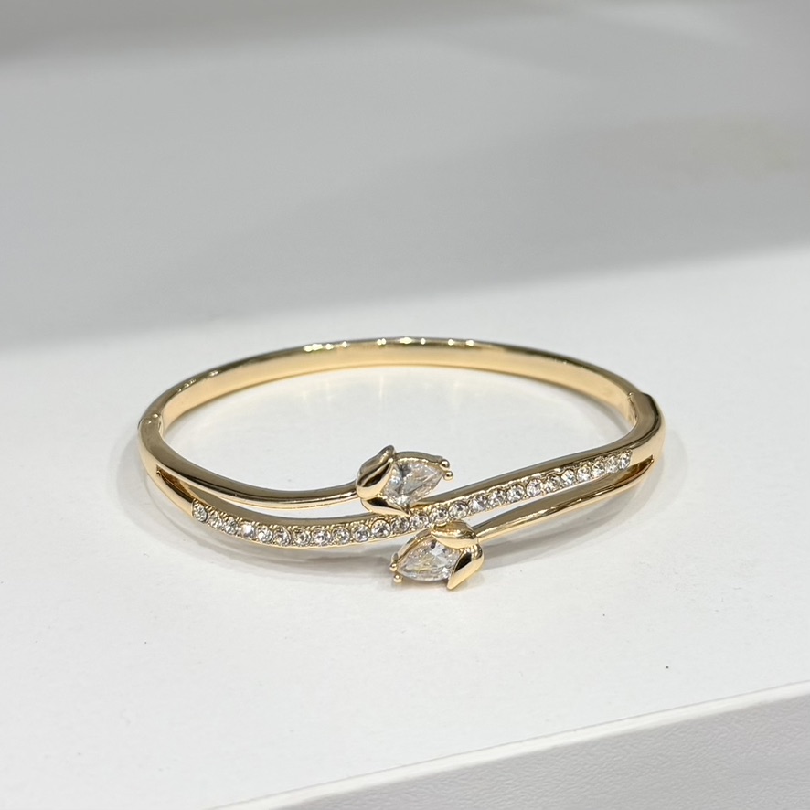 Gold bangle 11