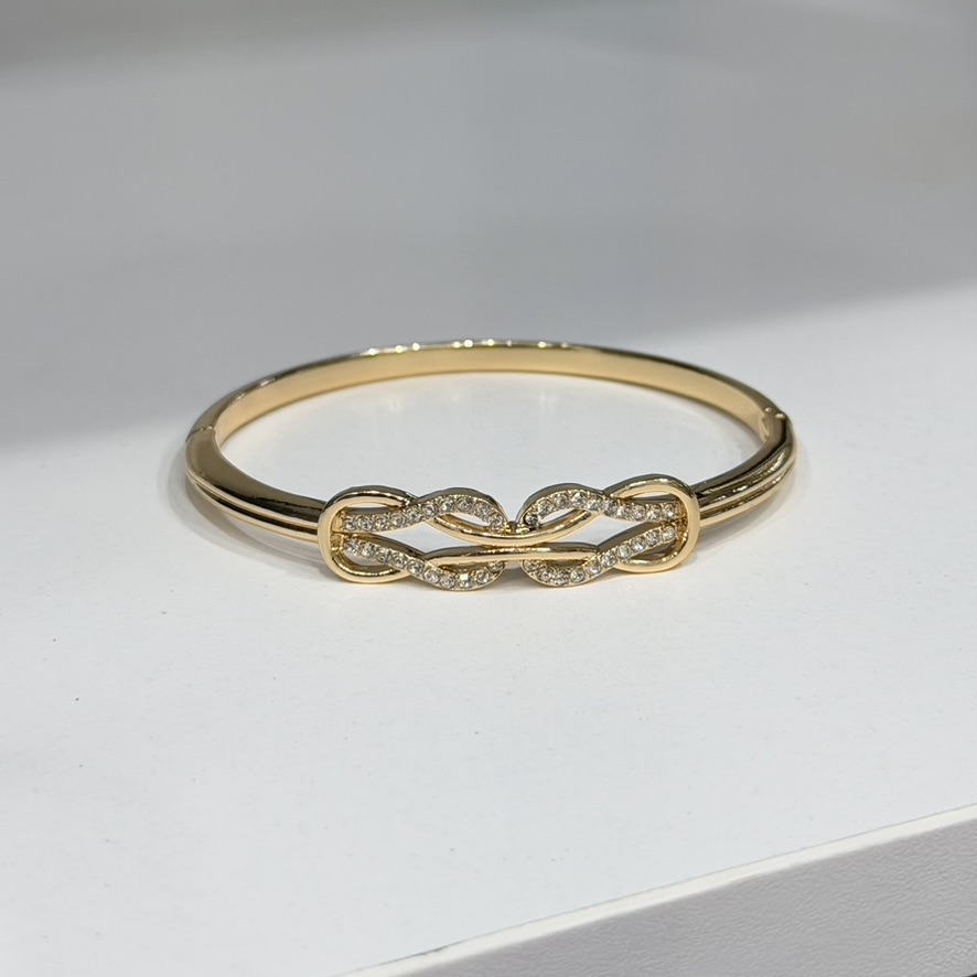 Gold bangle 15