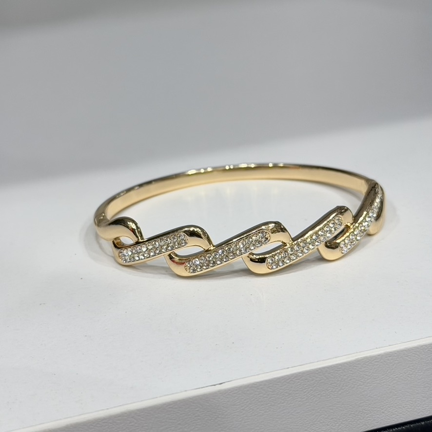 Gold bangle 16