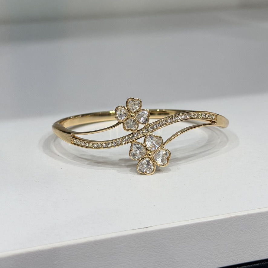 Gold bangle 7