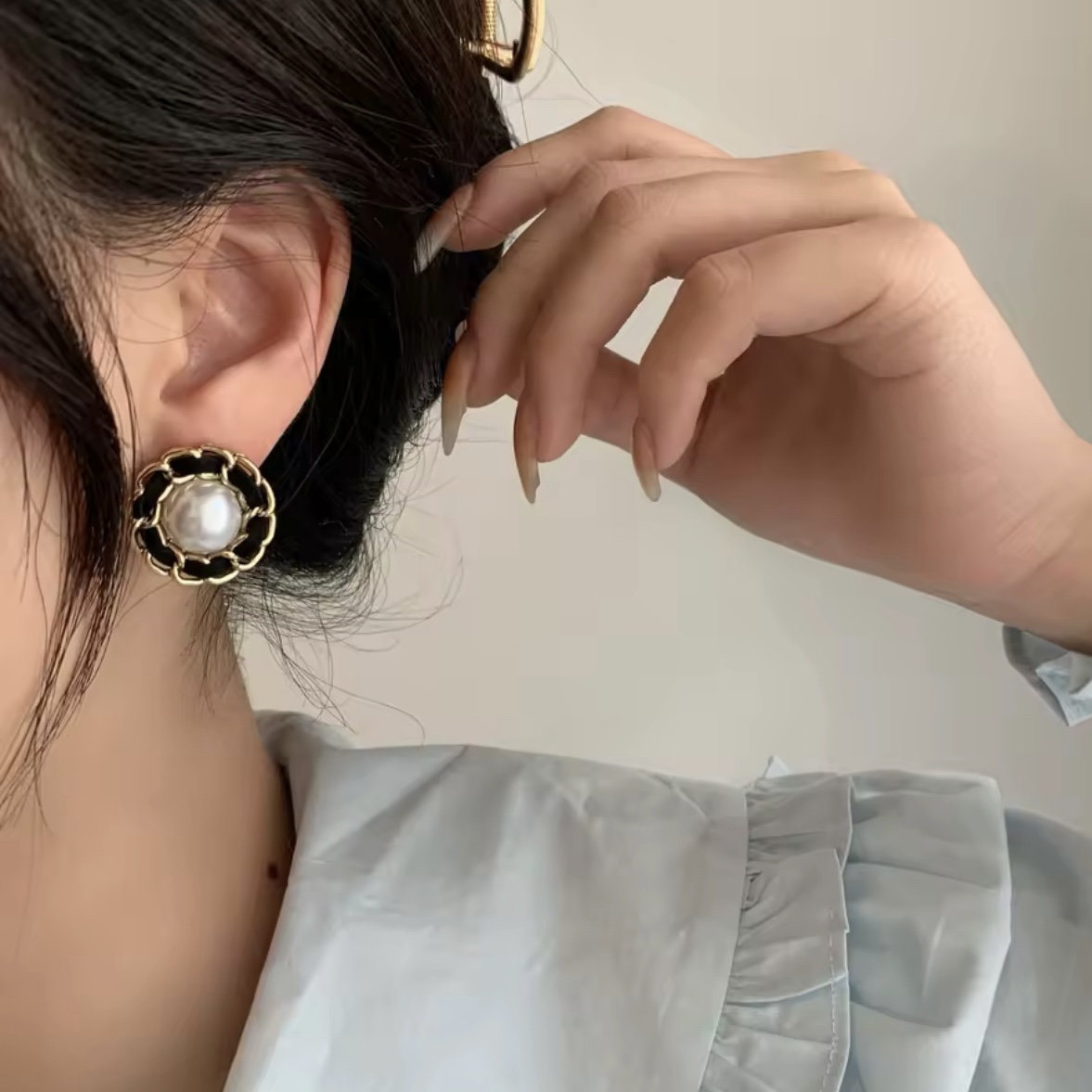Large studs 102