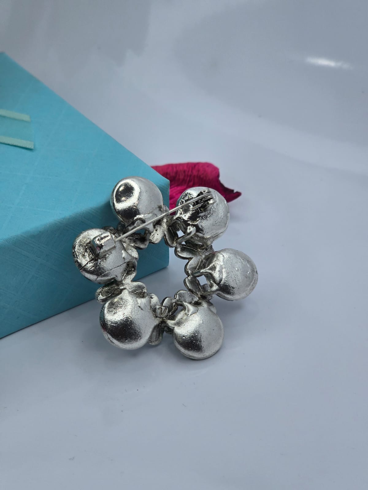 Brooch pin