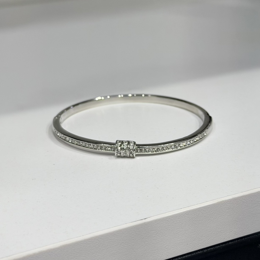 Silver slim bangle