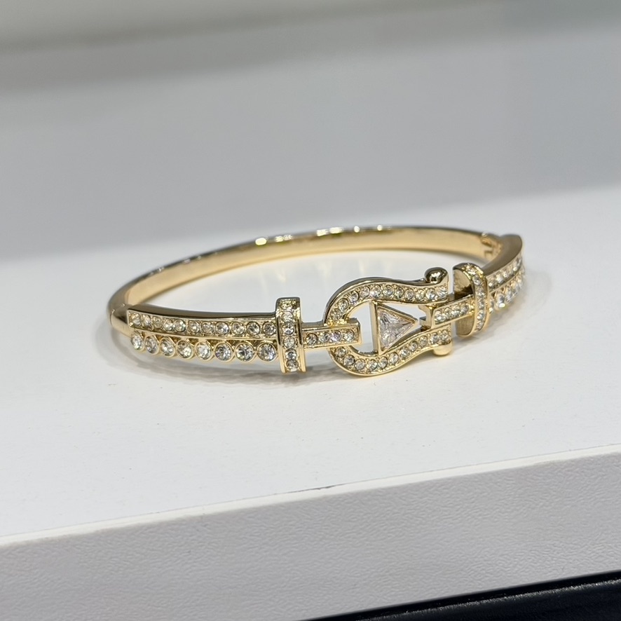 Gold bangle