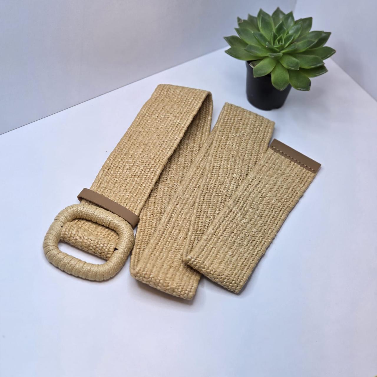 Elastic belt