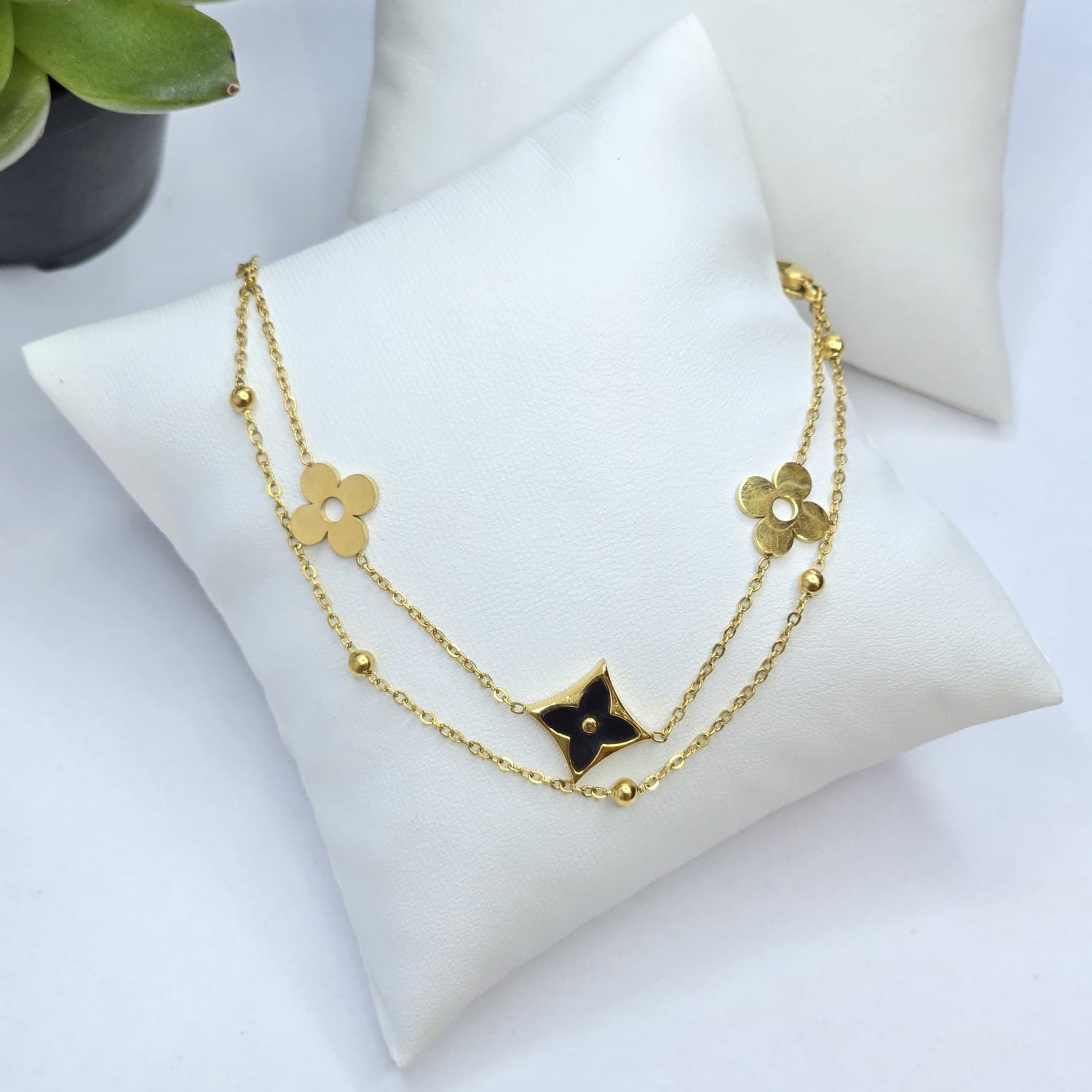 Hypoallergenic bracelet
