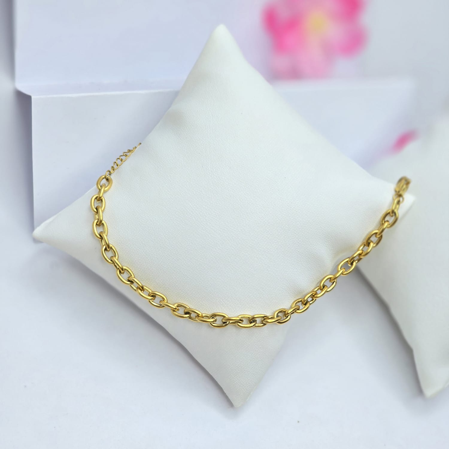 Hypoallergenic bracelet