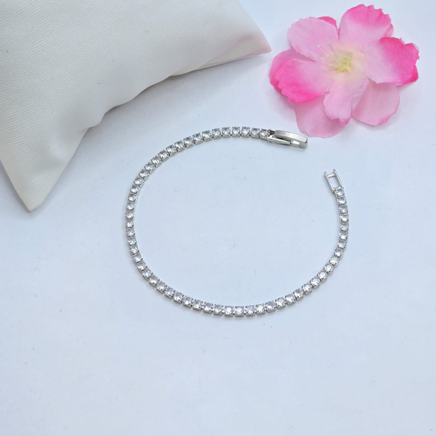 Hypoallergenic bracelet