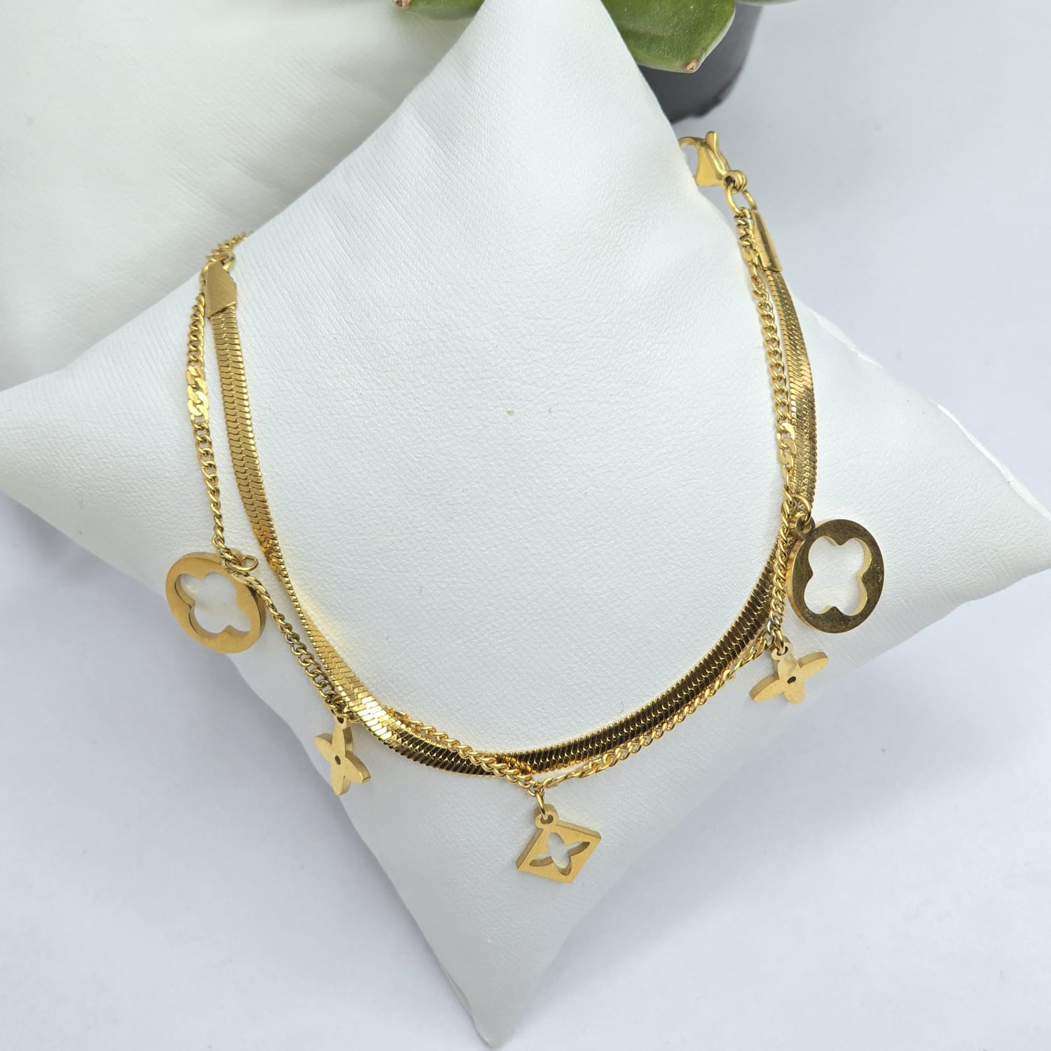 Hypoallergic bracelet
