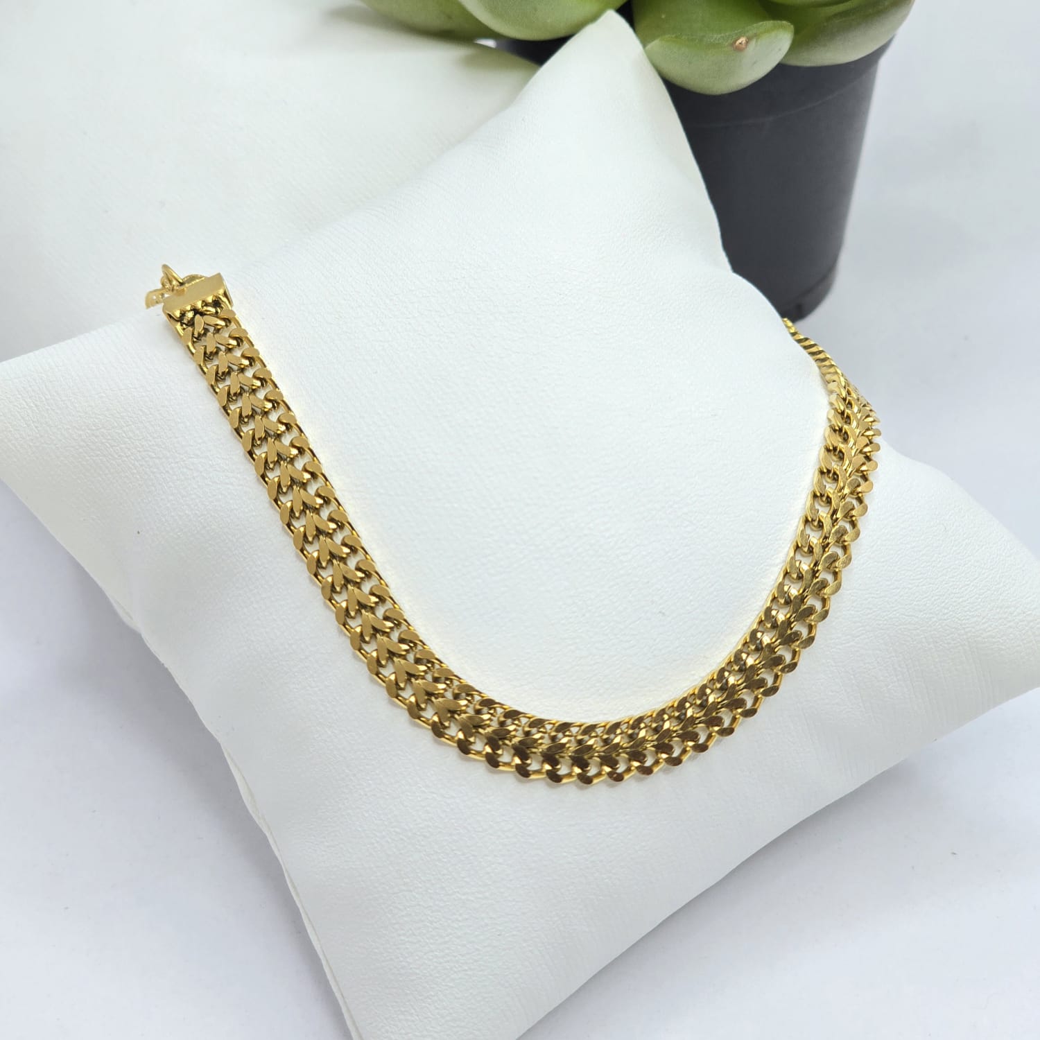 Hypoallergenic bracelet