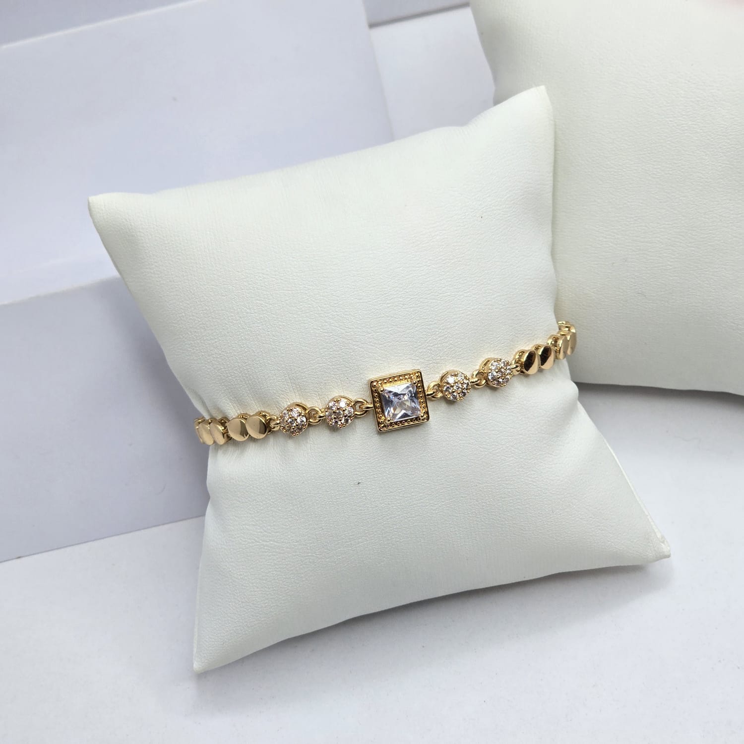 Hypoallergenic bracelet