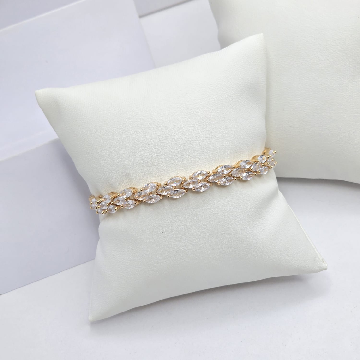 Hypoallergenic bracelet