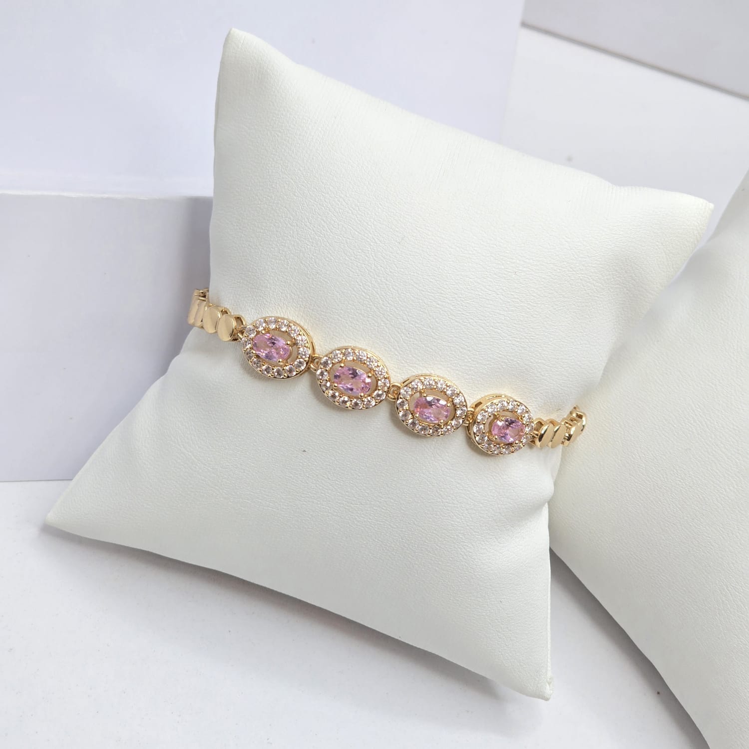 Hypoallergenic bracelet