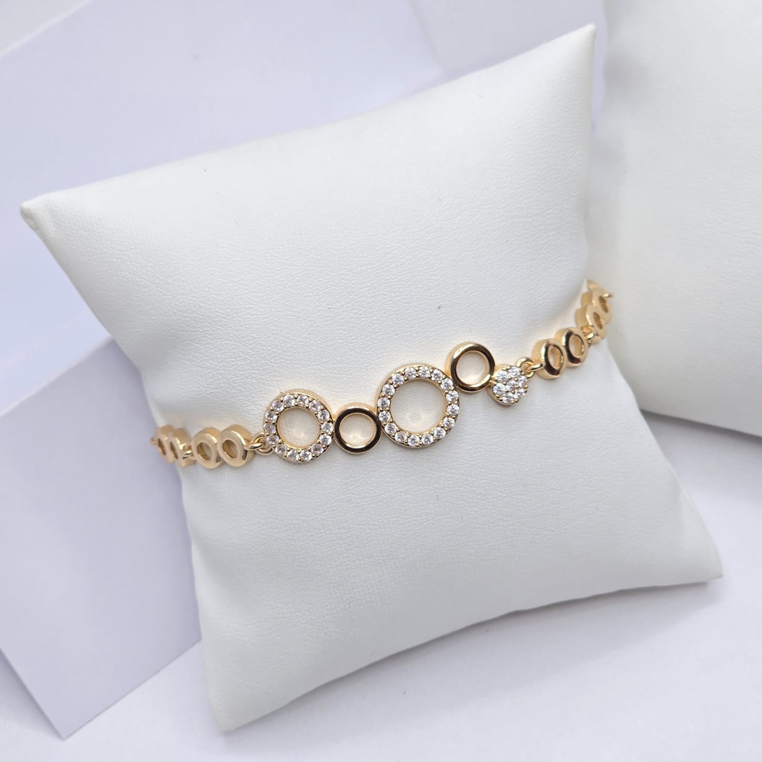 Hypoallergenic bracelet