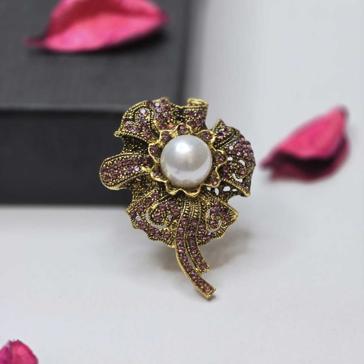 Brooch 200