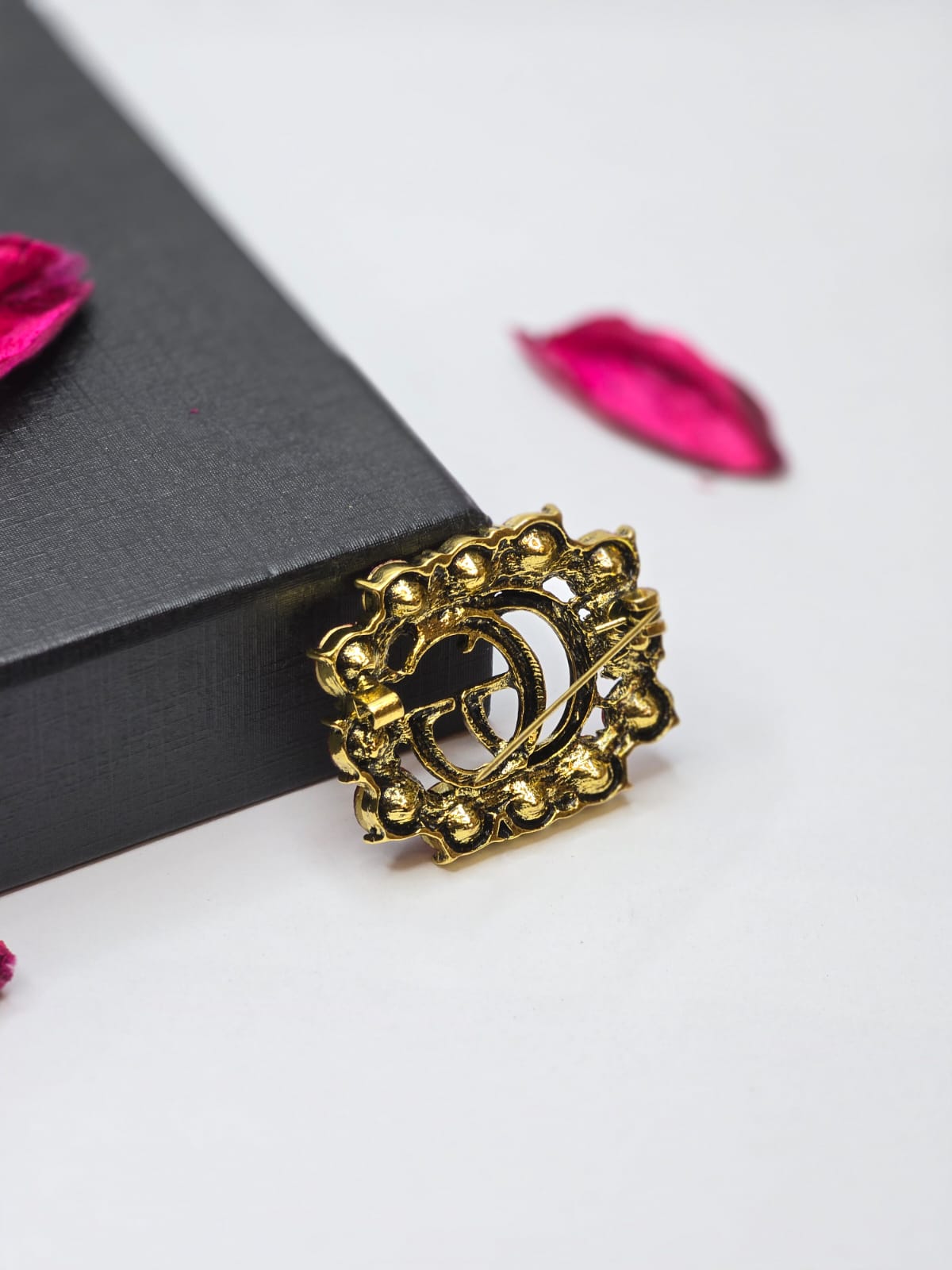Brooch pin