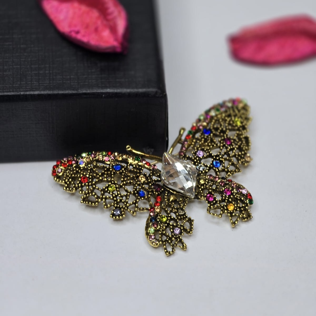 Brooch 204