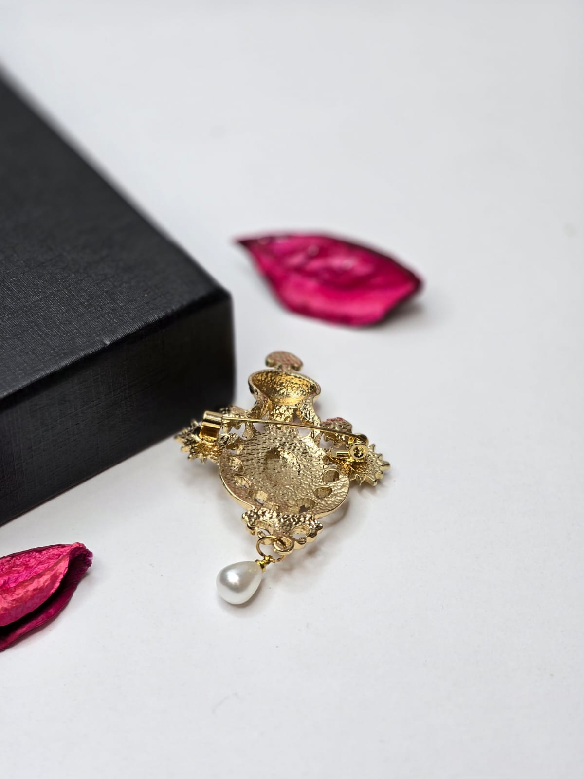 Brooch 206