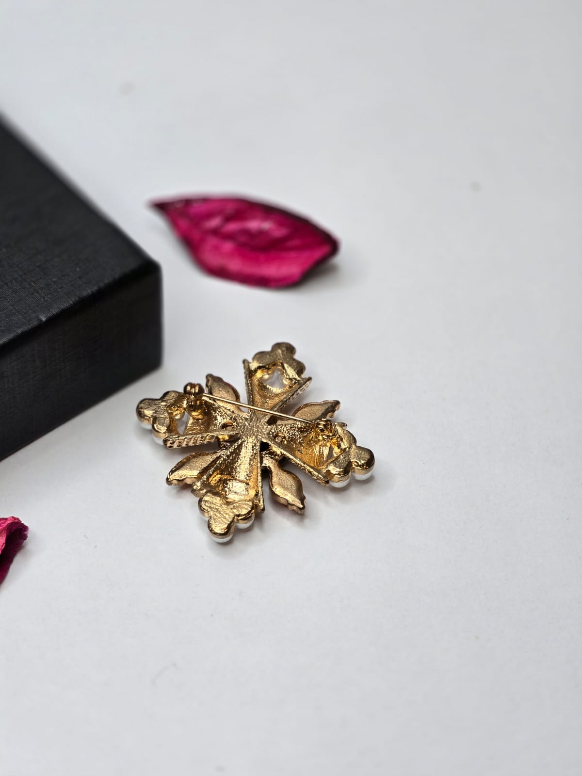 Brooch 209