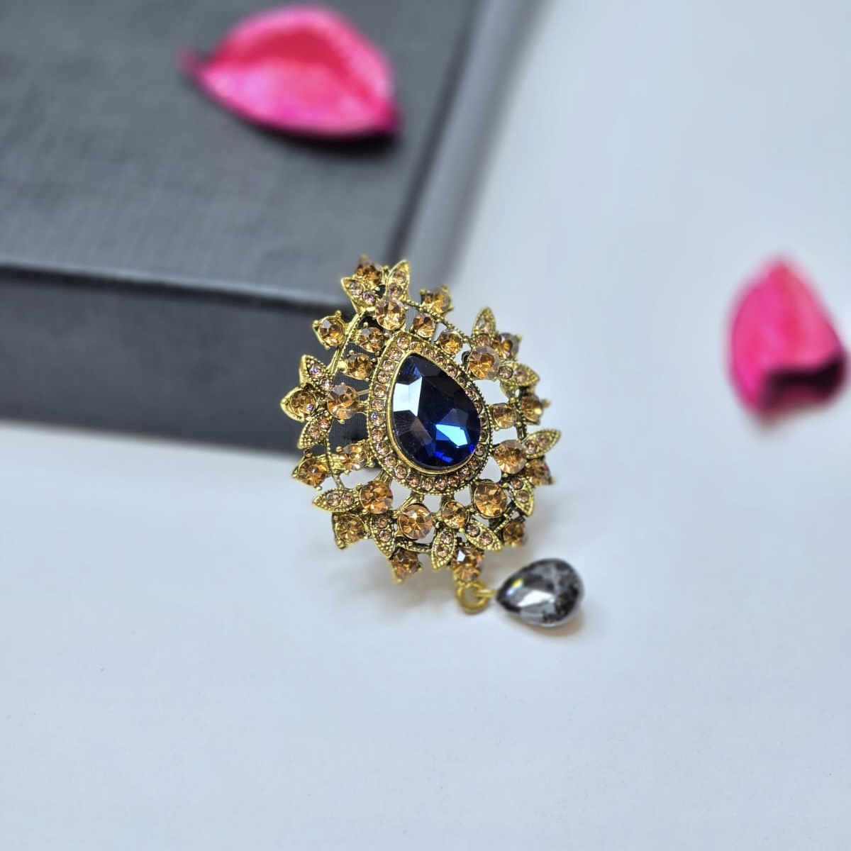 Brooch 210