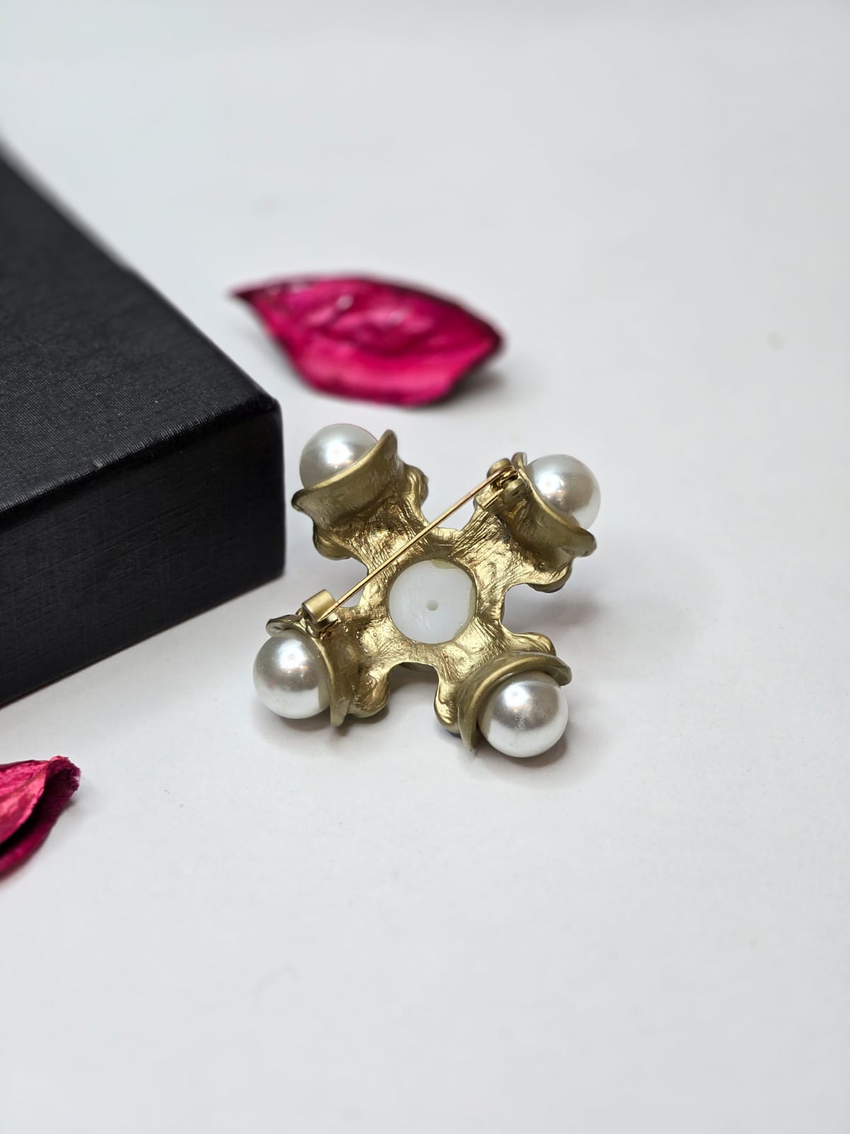 Brooch 211