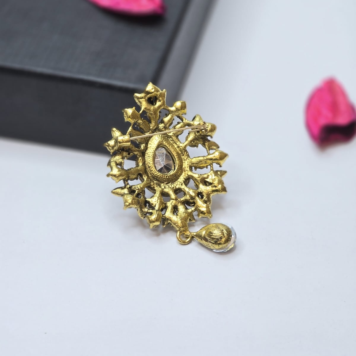 Brooch 211
