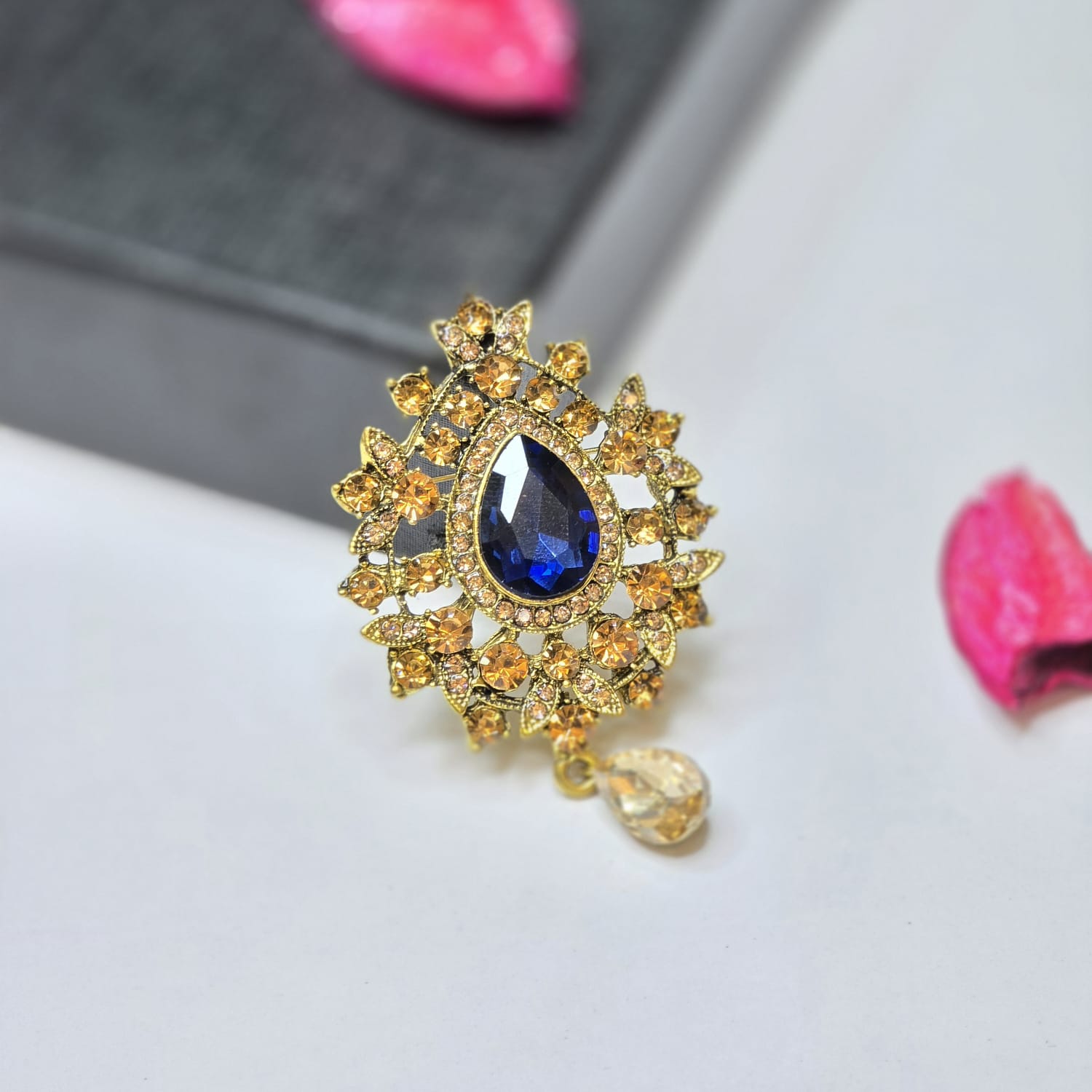 Brooch 2112