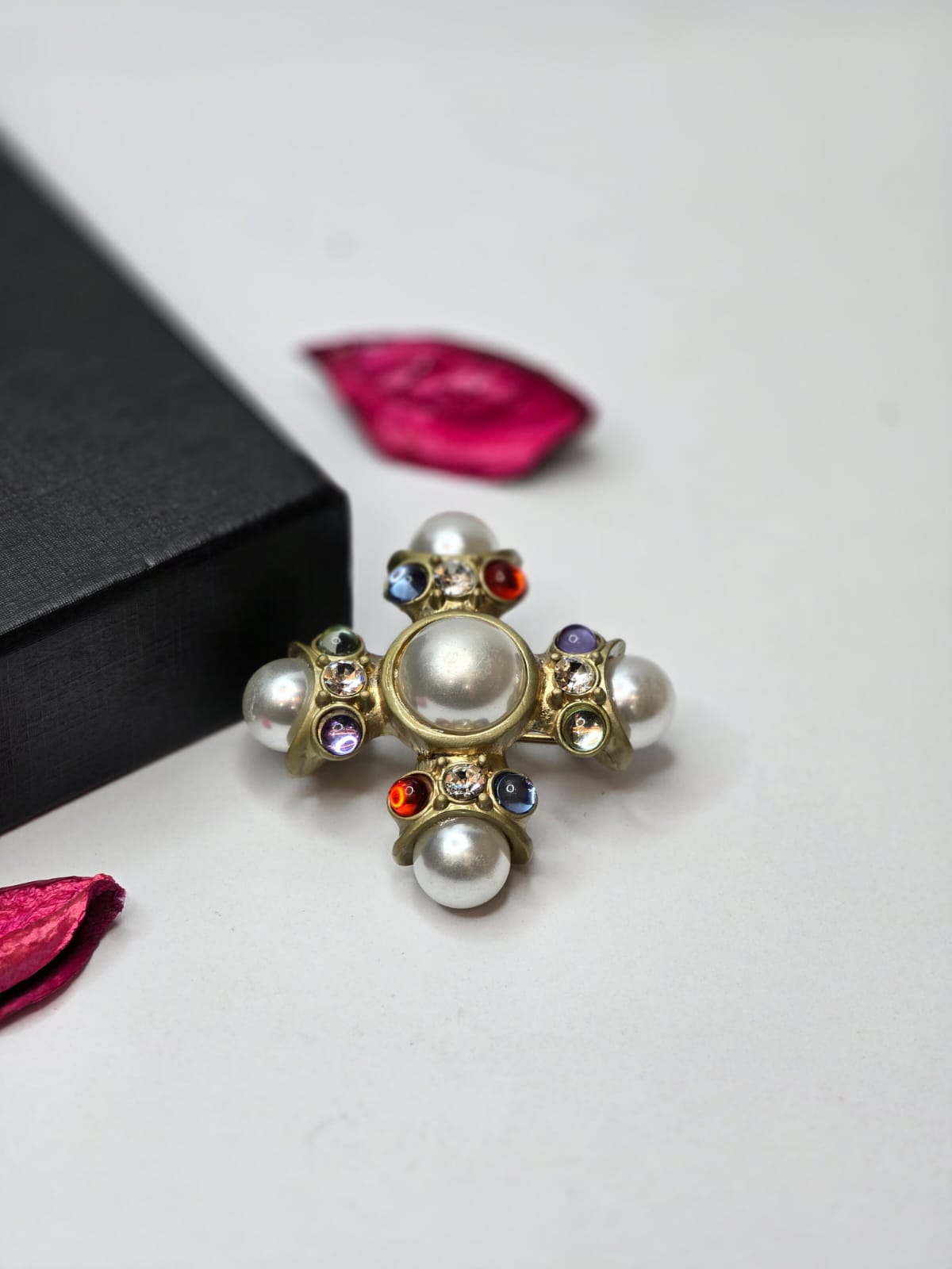 Brooch pin