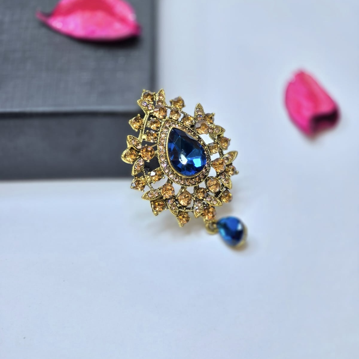 Brooch 212