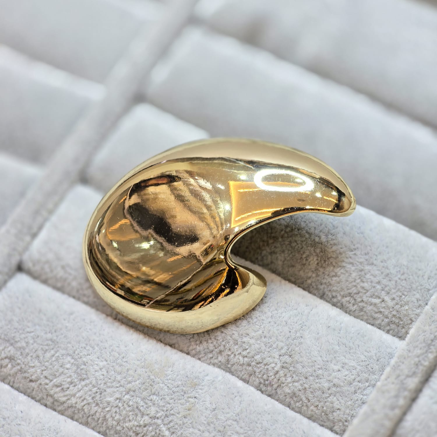 Brooch 230