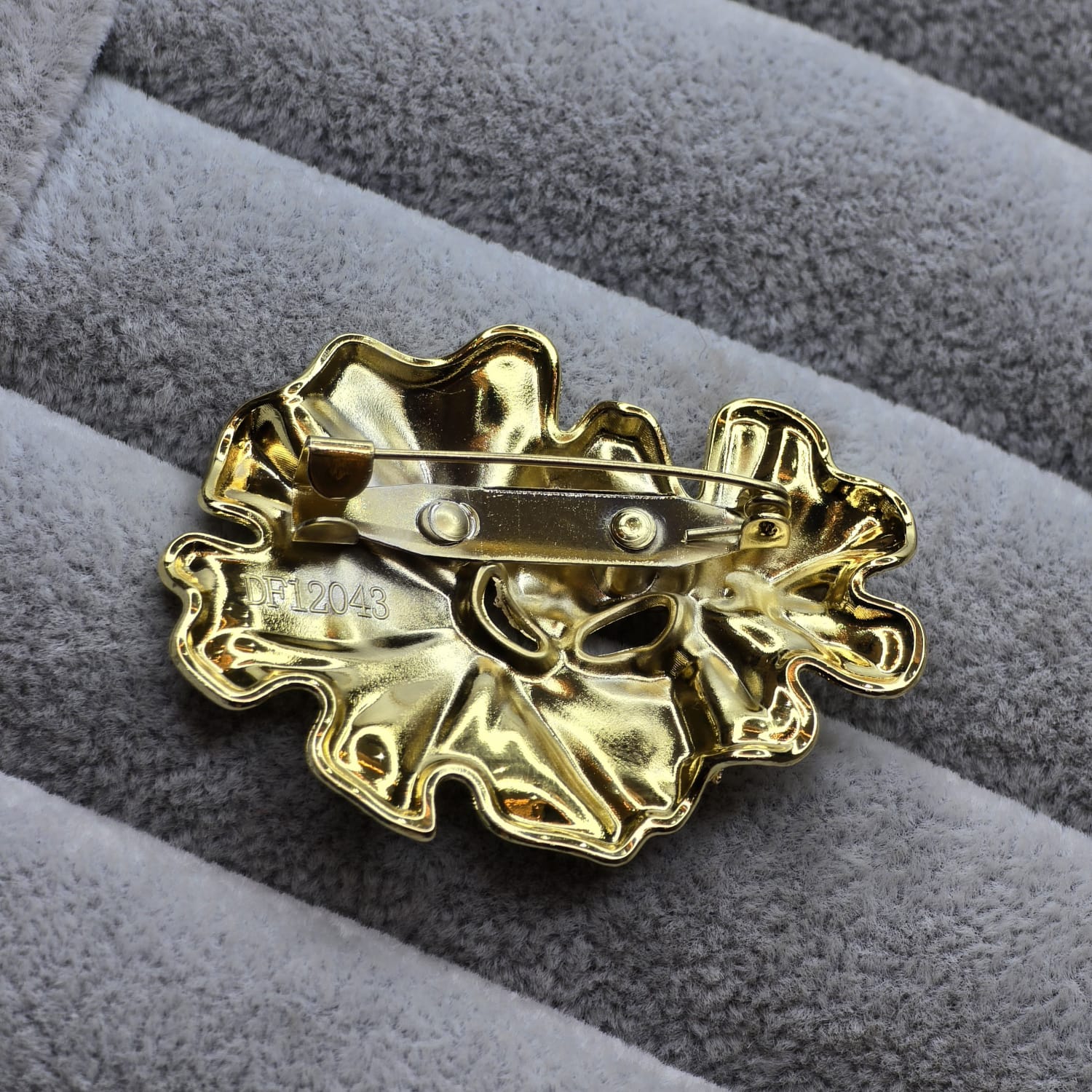 Brooch 232