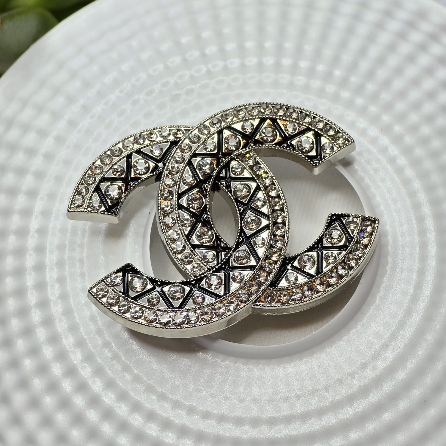 Brooch 256