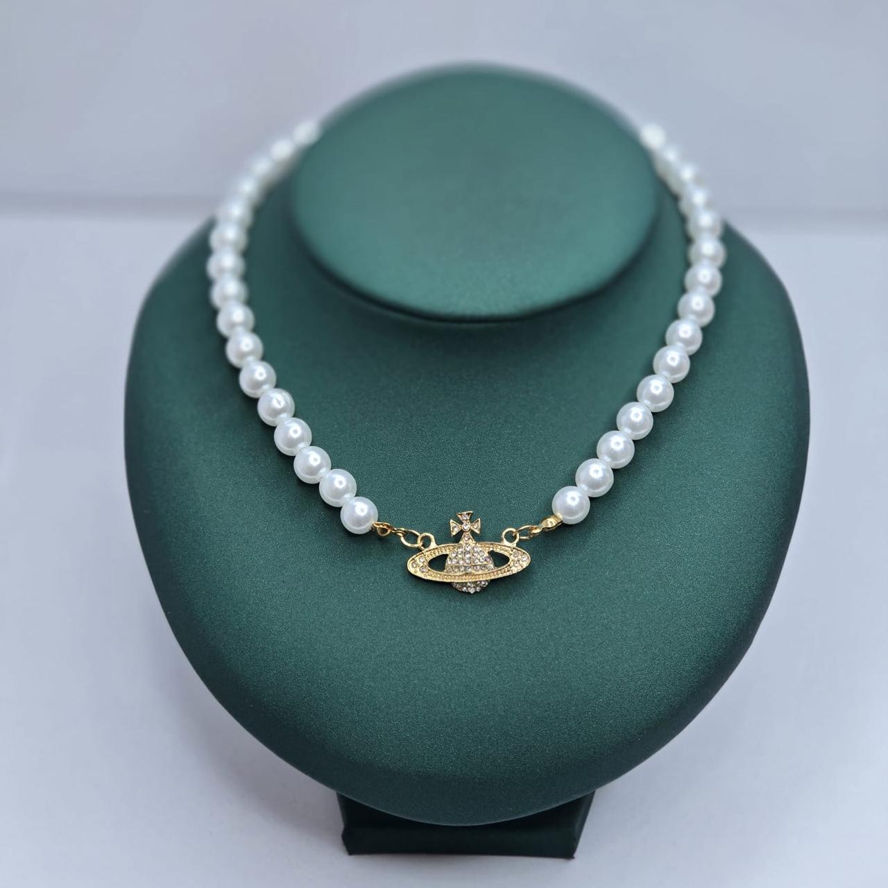 Pearl choker necklace