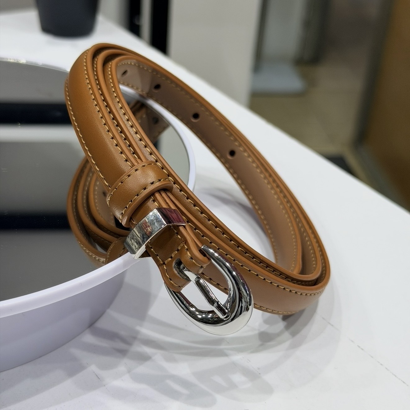 Woman wearing a slim brown belt