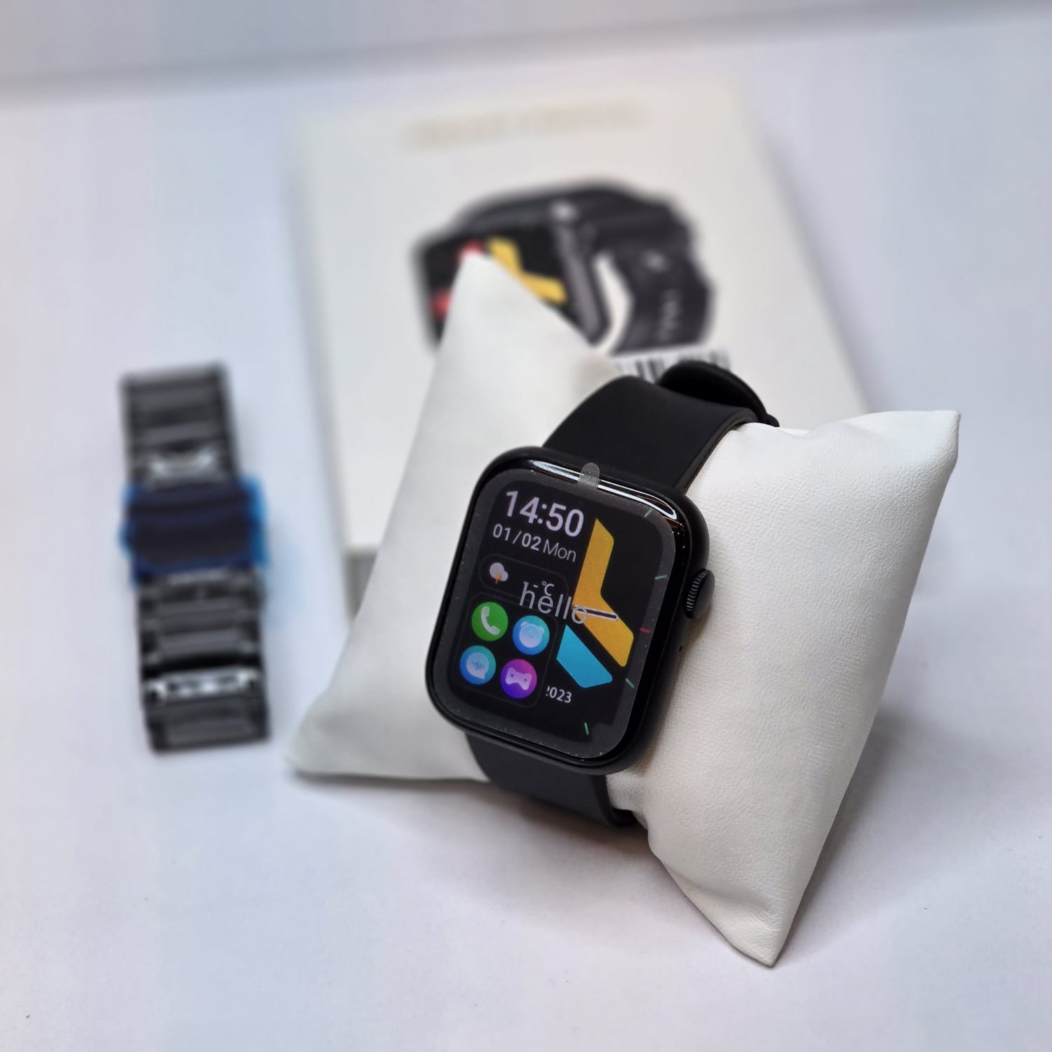 Fashion ladies smartwatch