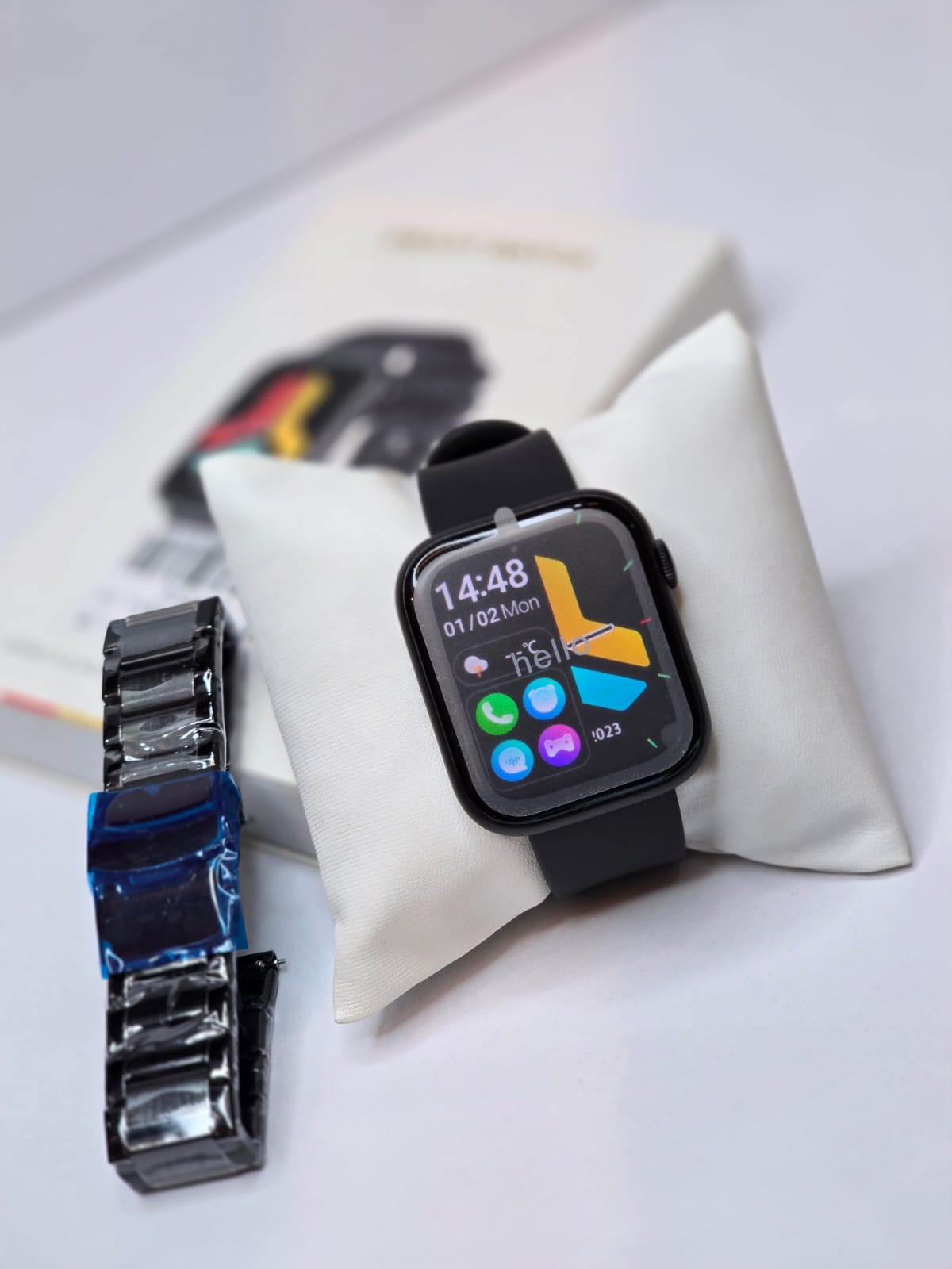 Fashion ladies smartwatch