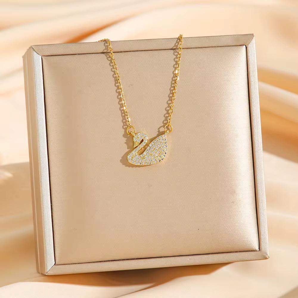 Hypoallergenic necklaces