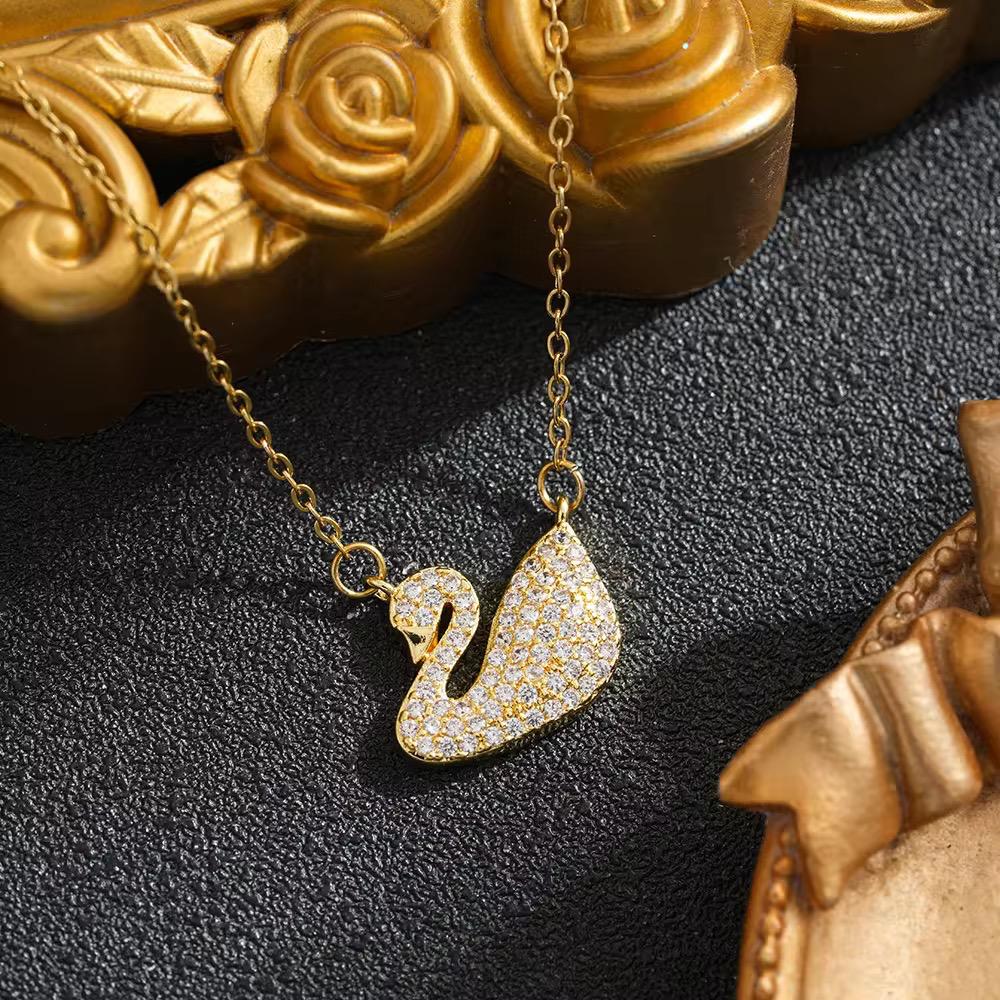 Hypoallergenic necklaces
