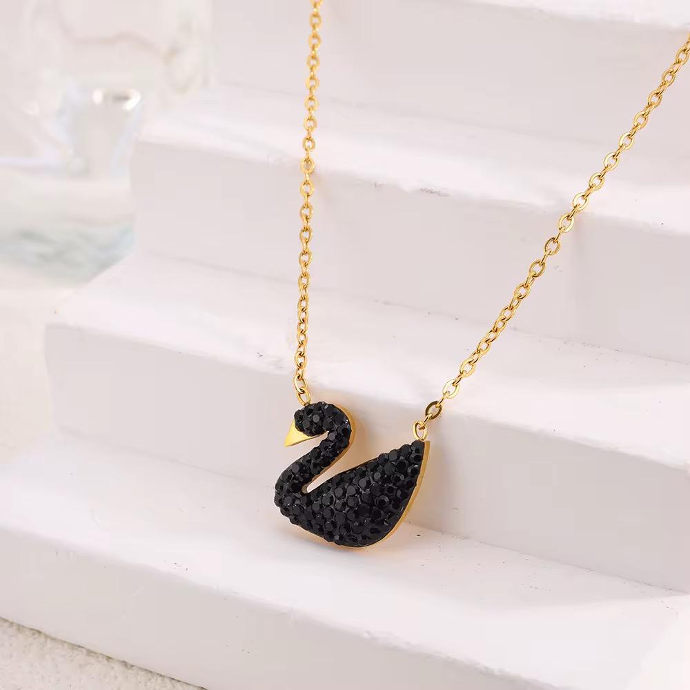 Hypoallergenic necklaces