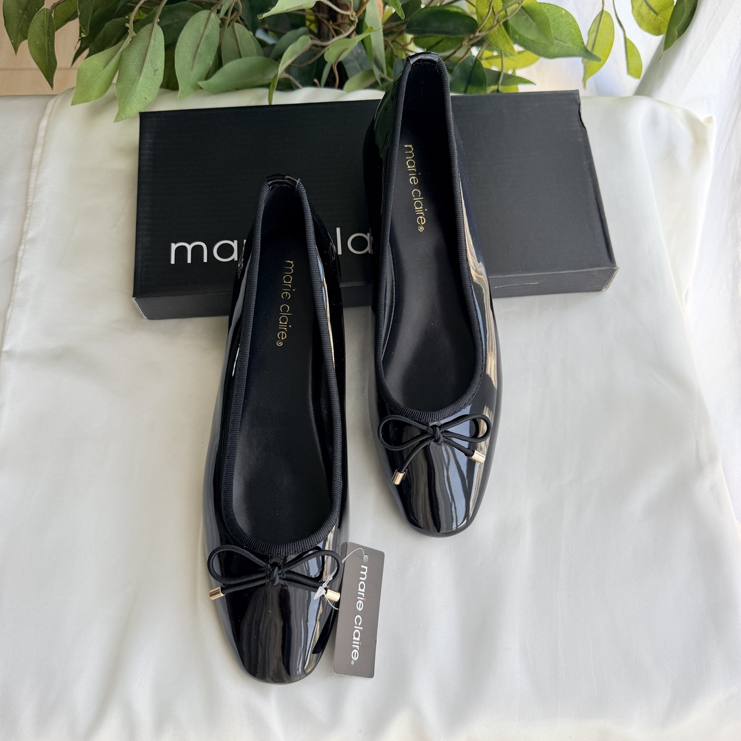 Flat shoes