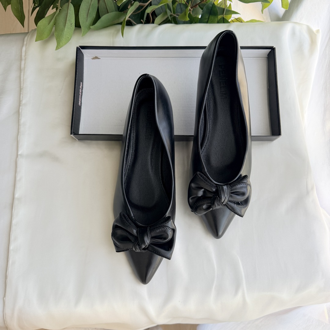 Flat shoes