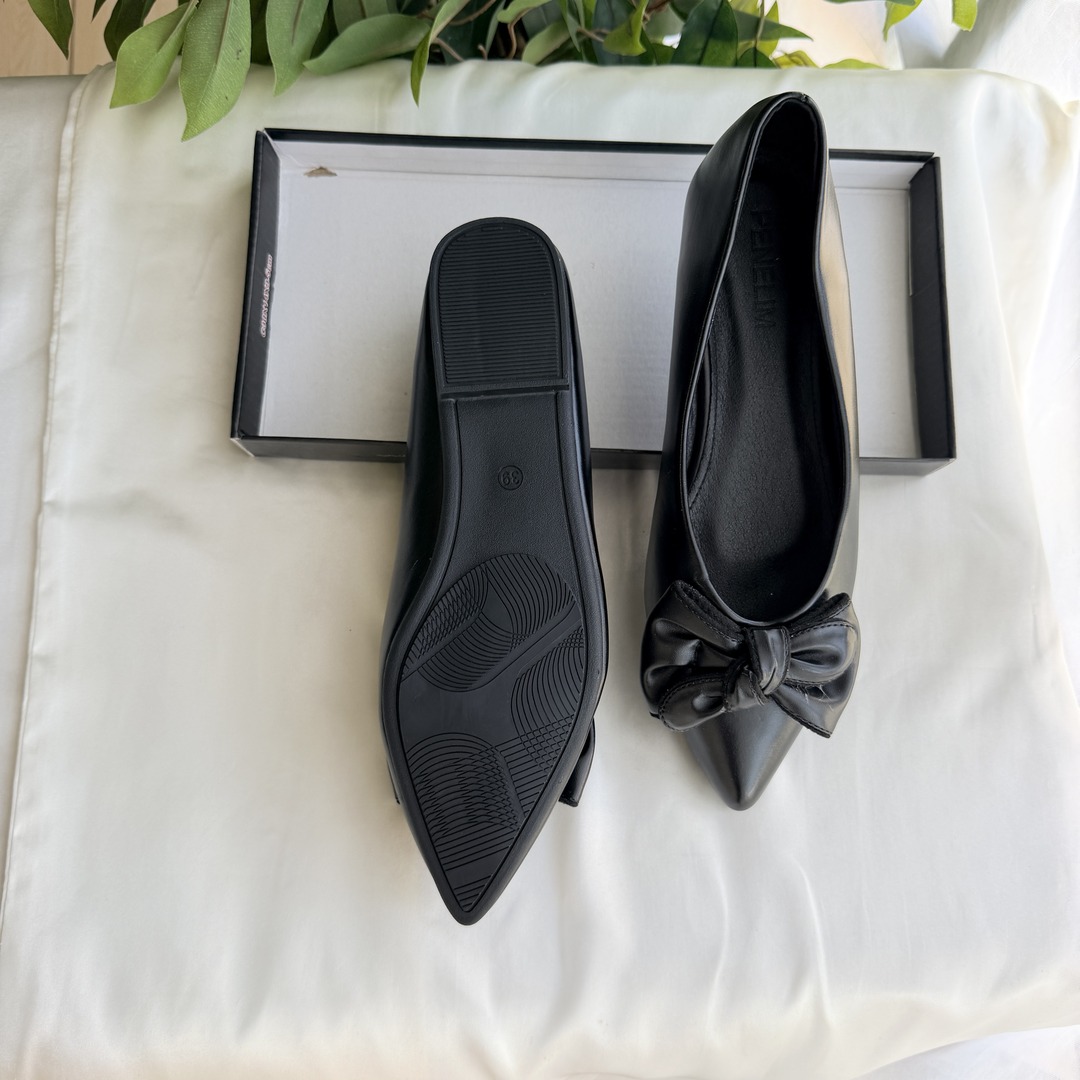 Flat shoes