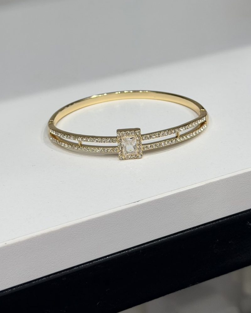 Gold bangle
