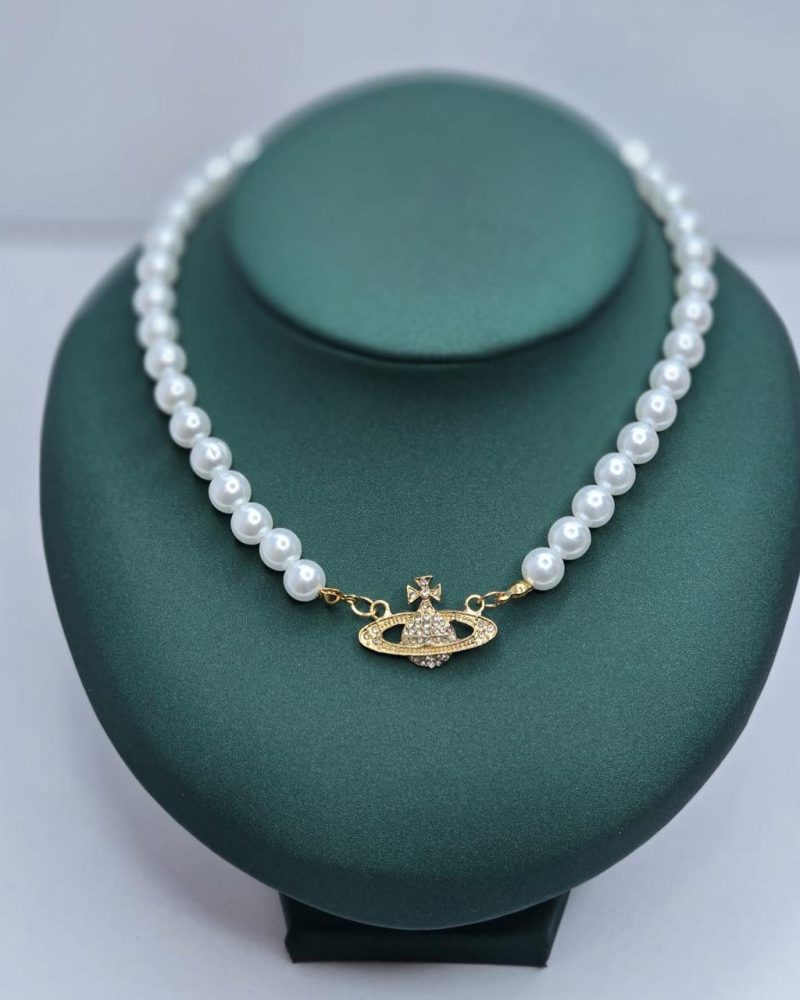 Pearl choker necklace